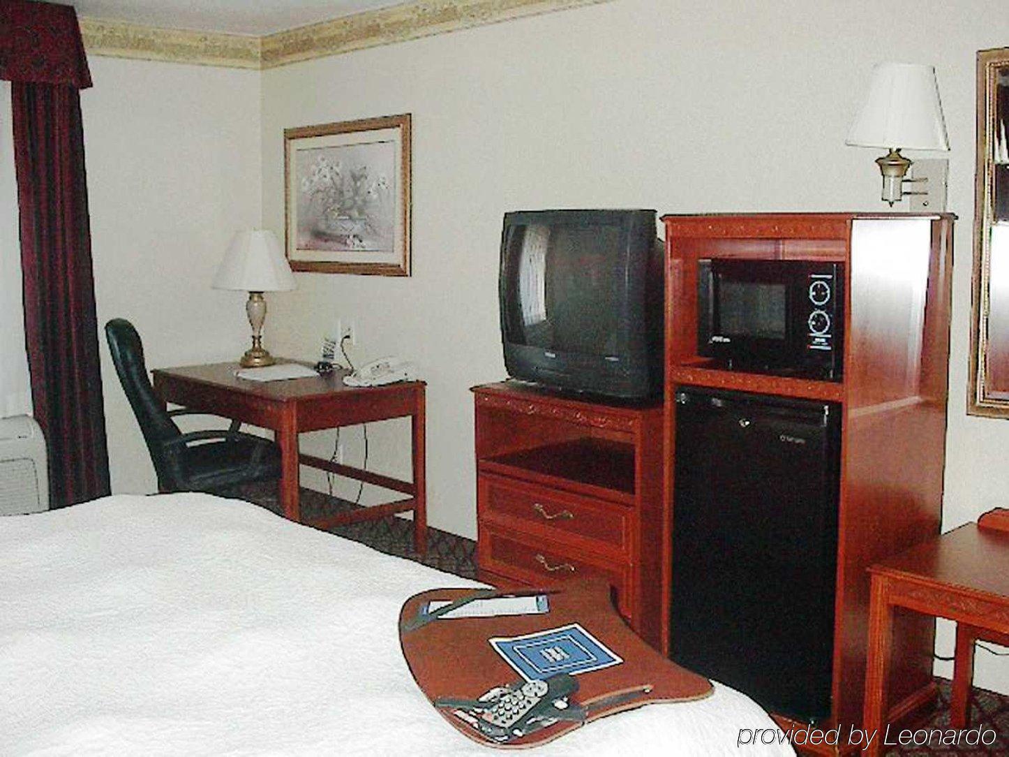 Wingate By Wyndham Steubenville Room photo